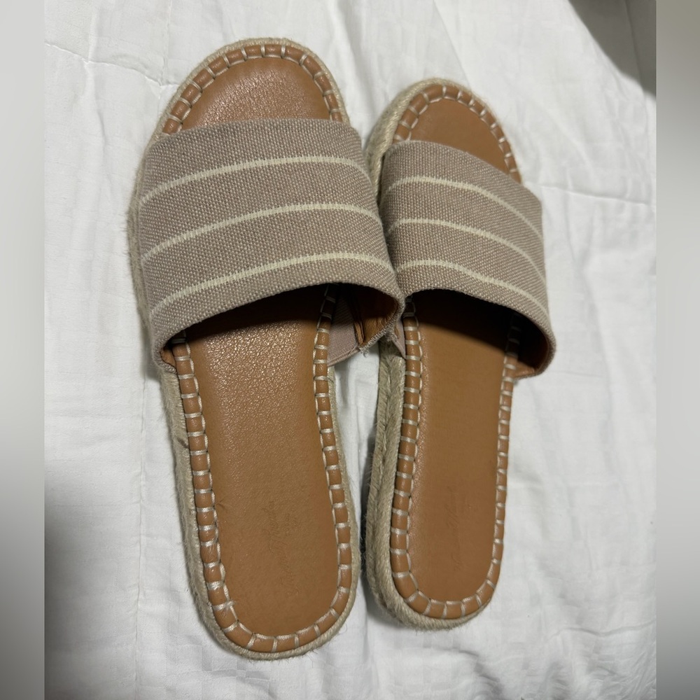 Universal Thread Beige Striped Slide Sandals